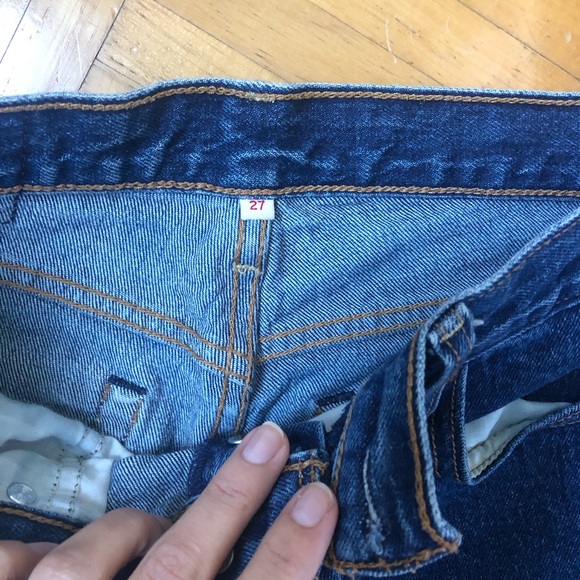 Classic levi’s denim. High rise. Straight leg. - Picture 3 of 6